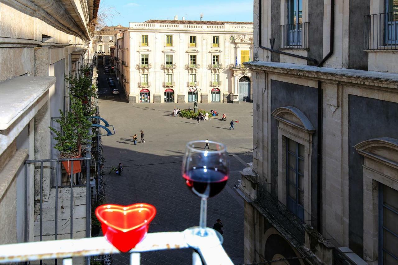 Sicily Wonderful Piazza Universita' Villa Catania Bagian luar foto