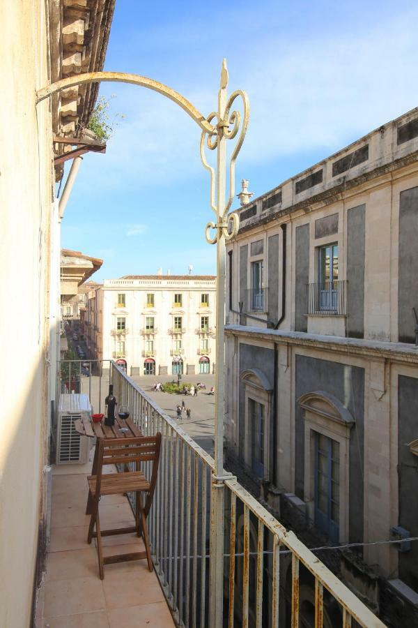 Sicily Wonderful Piazza Universita' Villa Catania Bagian luar foto