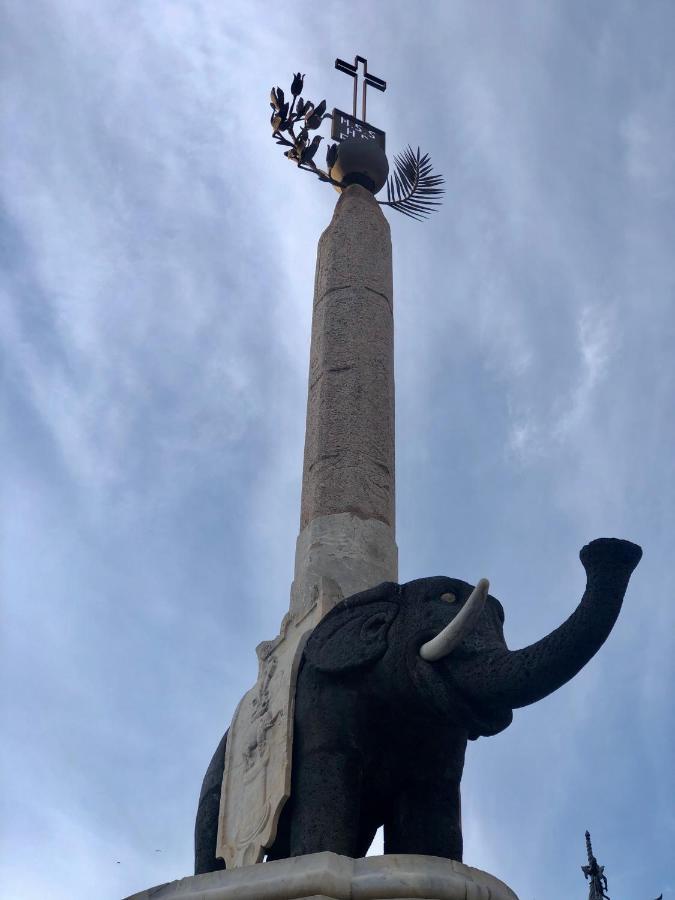Sicily Wonderful Piazza Universita' Villa Catania Bagian luar foto
