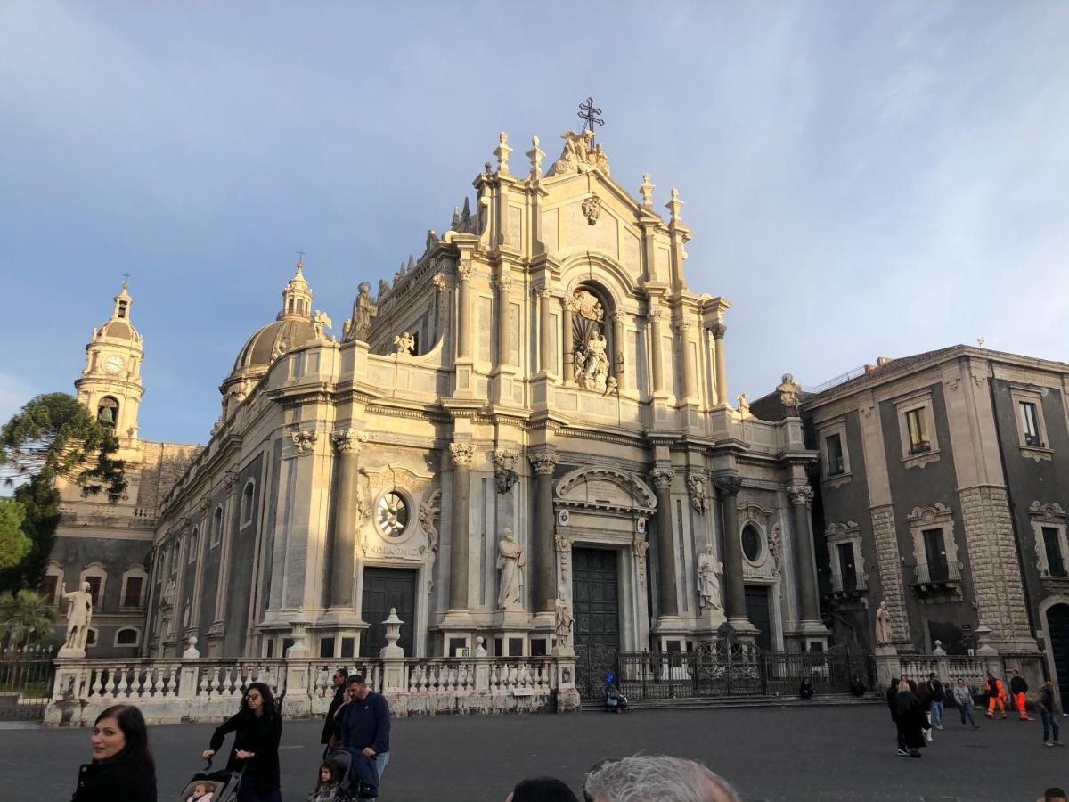 Sicily Wonderful Piazza Universita' Villa Catania Bagian luar foto